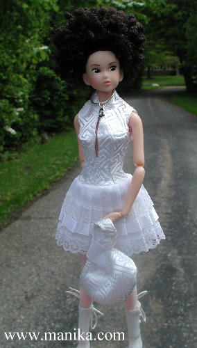 B Girl momoko in R&D Fashion Dolls fashion